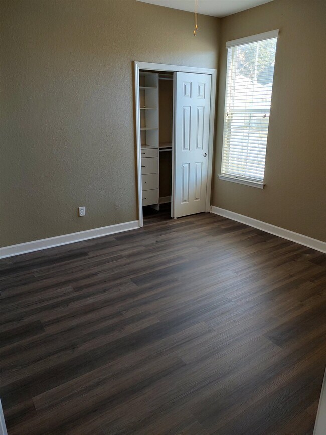 Building Photo - 3324 Calumet Dr