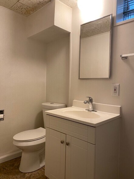 Building Photo - 225 N Overland Trl