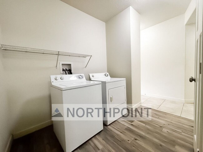 Building Photo - 2BR 1BA Townhome w/ In-Unit Laundry • Stainless Steel • Private Patio in South Jordan