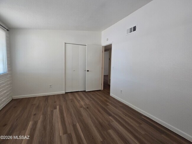 Building Photo - 2351 W Placita Algodon