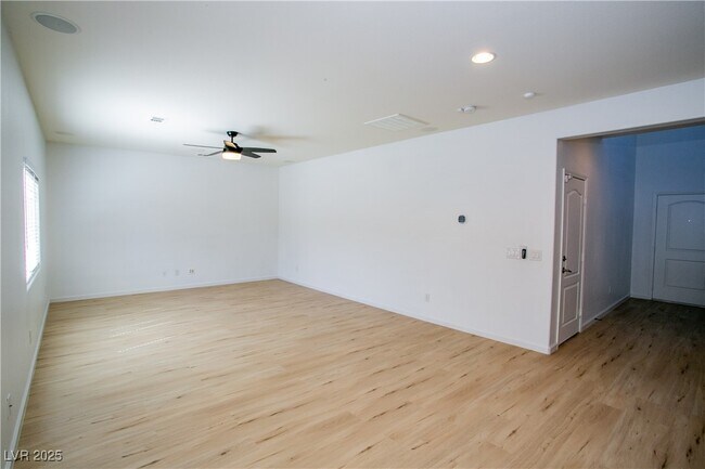 Building Photo - 7927 Bartlett Peak St