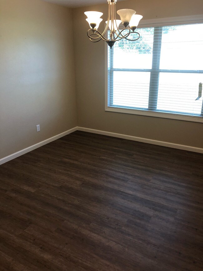 Building Photo - 2508 Fairway Dr