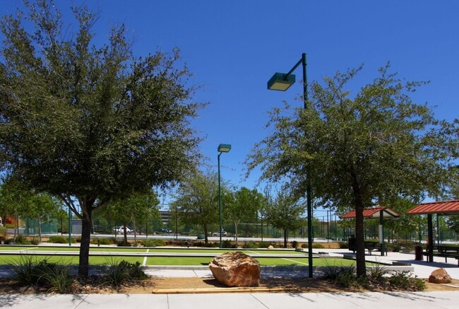 Building Photo - Lovely Home