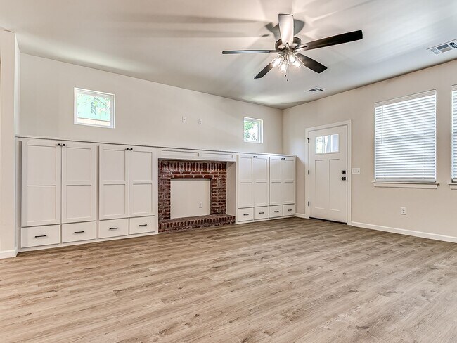 Building Photo - Brand New Duplex + 3 bedrooms + 2 bathrooms + 1 car garage + Prime OKC Location + All Applicances