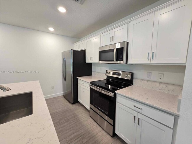 Building Photo - 6001 Woods Edge Cir