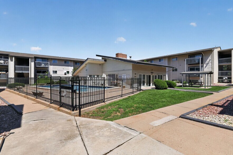 Building Photo - 5030 El Camino Dr