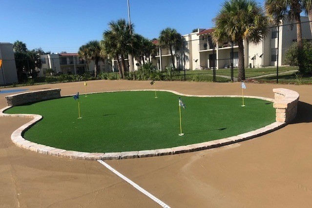 Putt Putt Fun Area - Three Fountains Apartments