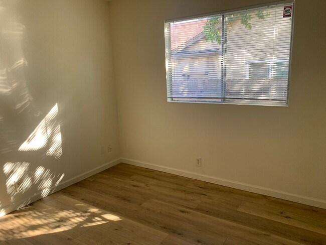 Building Photo - Fairfield Home Near Travis AFB & Laurel Cr...