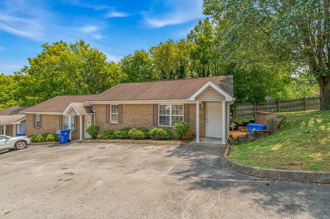 Building Photo - 3516 Acorn Woods Way,
