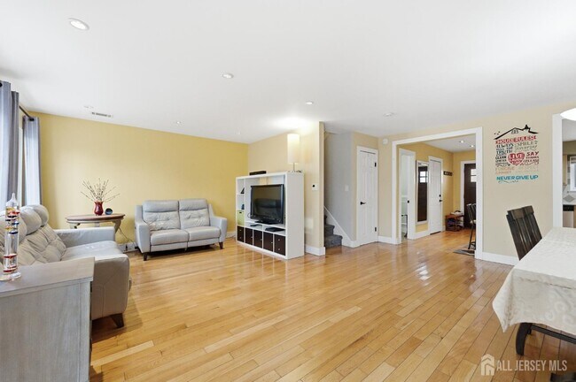 Building Photo - 10 Coventry Ct