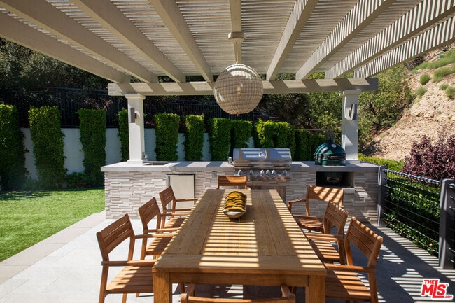 Building Photo - 3685 Benedict Canyon Ln