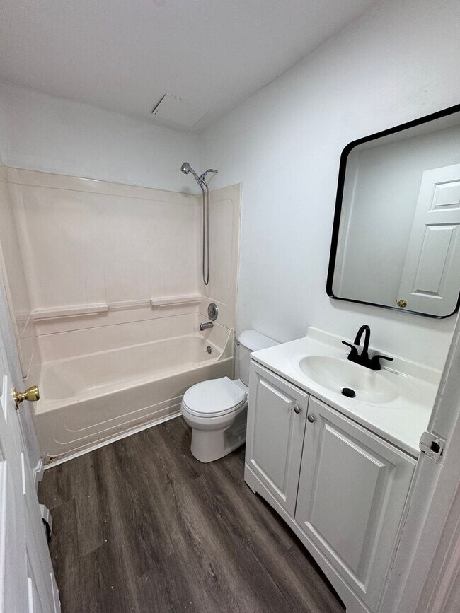 Building Photo - 17 Basset street