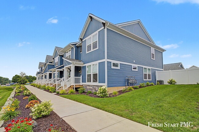 Building Photo - 3-Bed with 2.5 Baths in Rockford's Serene Setting with Fenced in Yard