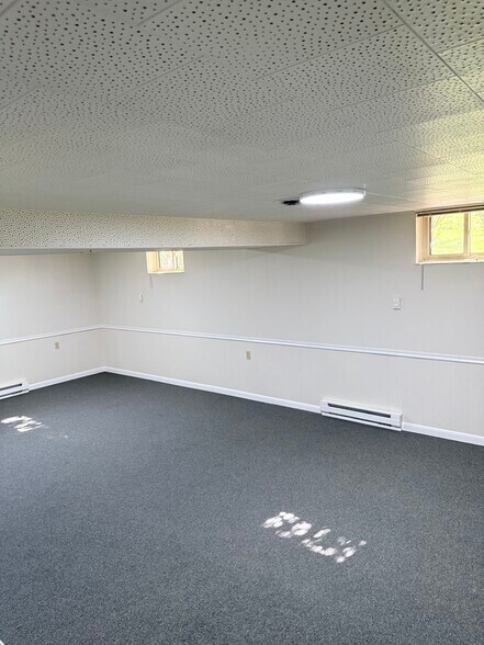 Building Photo - 3295 Woodhaven Dr