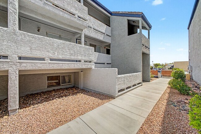 Building Photo - 2bed, 2 bath Mesa condo