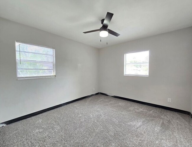 Building Photo - 824 N Florence Ave