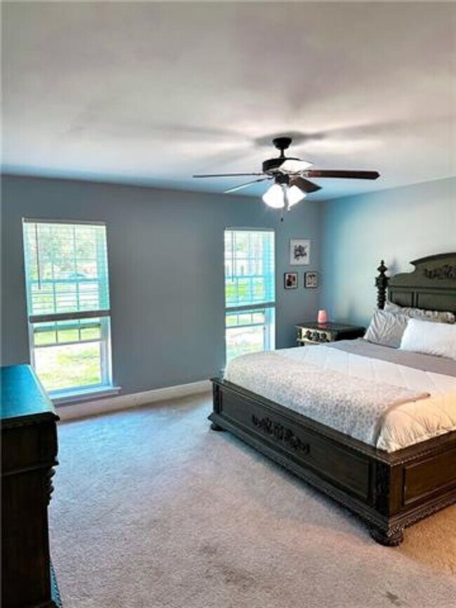 Building Photo - 107 Norfolk Ct