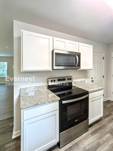 Building Photo - 1600 Sandersted Village Cir