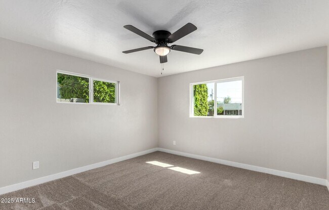 Building Photo - 4402 E Mitchell Dr