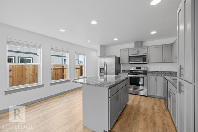 Building Photo - 3/2.5 Bedroom Townhome