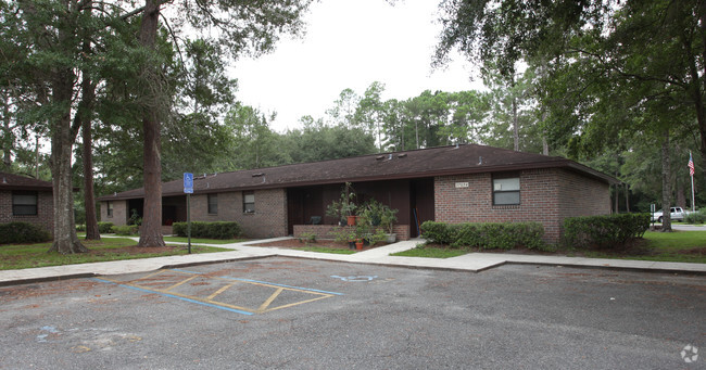 Building Photo - Pine Tree Apartments