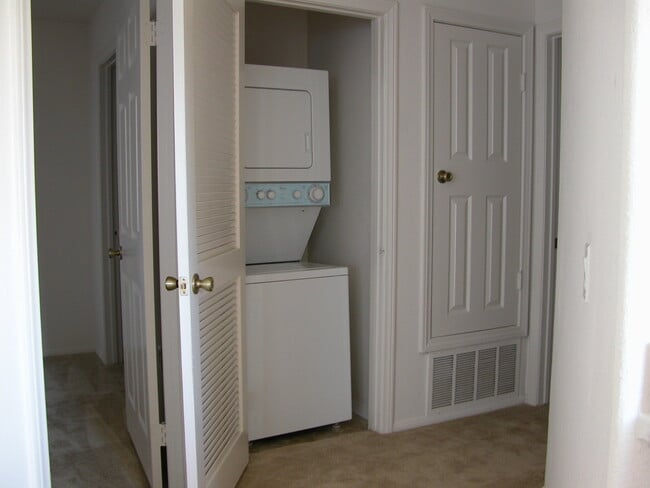 Building Photo - Recently Reduced-Vista Way Village One Bedroom Condo for Rent in Oceanside