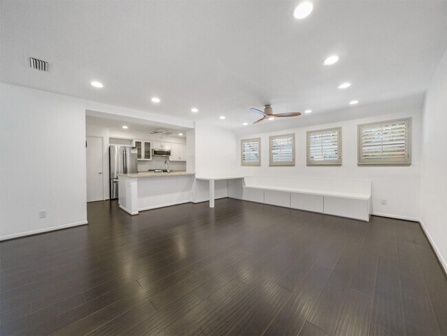 Building Photo - 3407 Roseland St