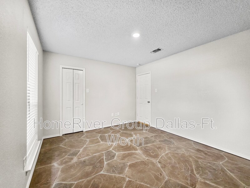 Building Photo - 6636 Valley View Dr