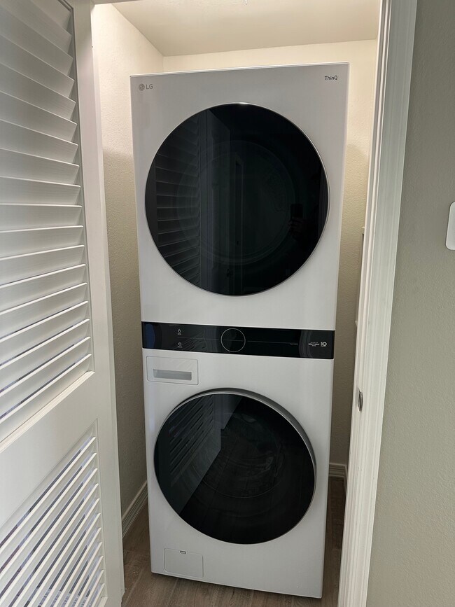 Building Photo - Anderson Springs