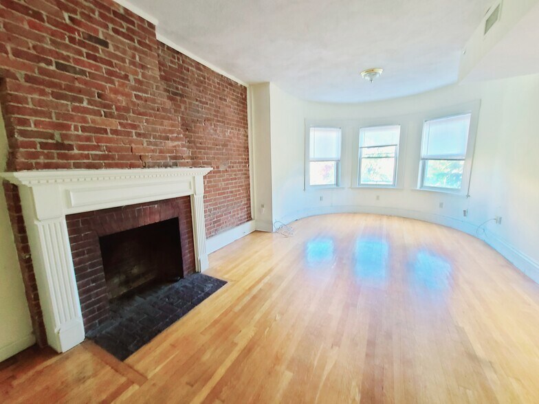 Building Photo - 1402 Beacon St