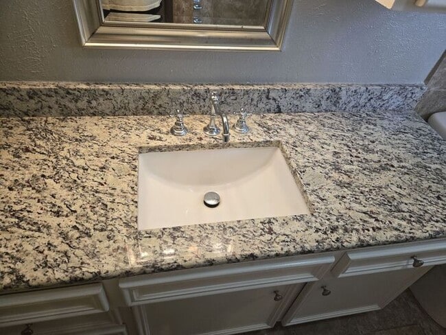 Building Photo - Richardson 2 Bedroom 2 Bathroom and 1 Car ...