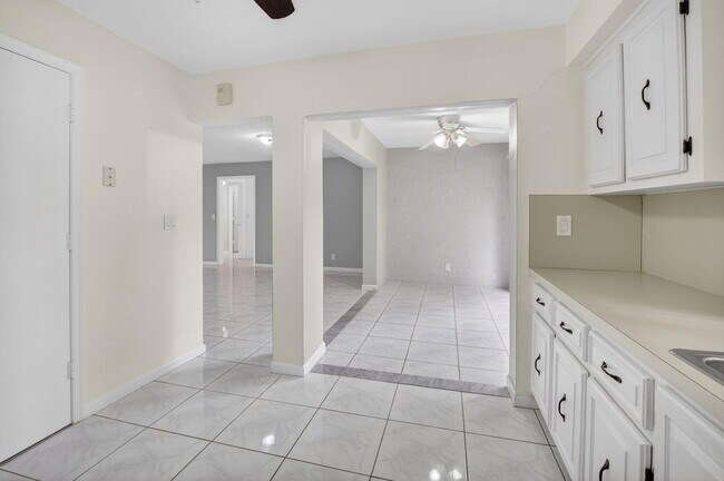 Building Photo - 4944 Equestrian Cir