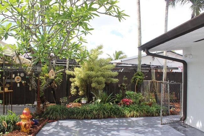 Building Photo - 6371 SW 109th Ct
