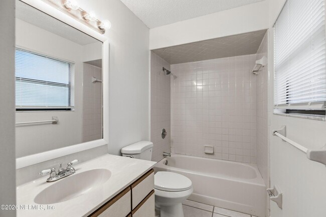 Building Photo - 3544 Villa Pl