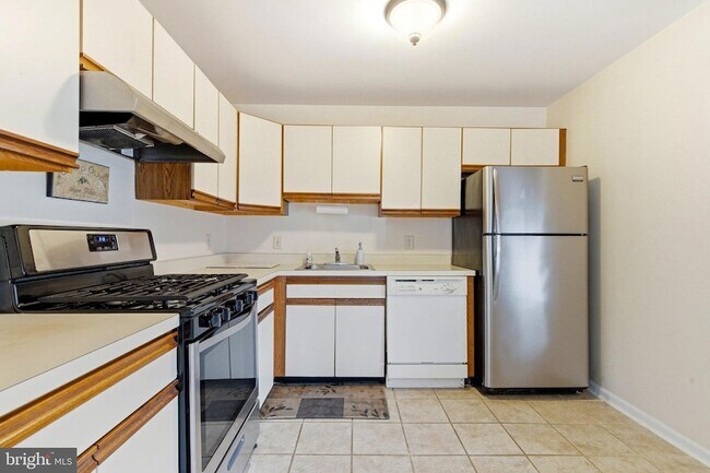 Building Photo - 3403 Waltham Ct