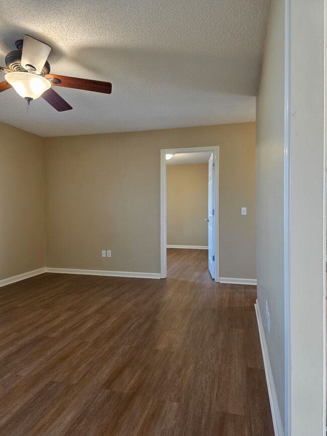 Building Photo - 1609 Bourland Ln