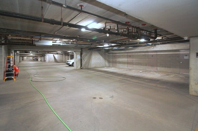 Building Photo - 6560 W Diversey Ave