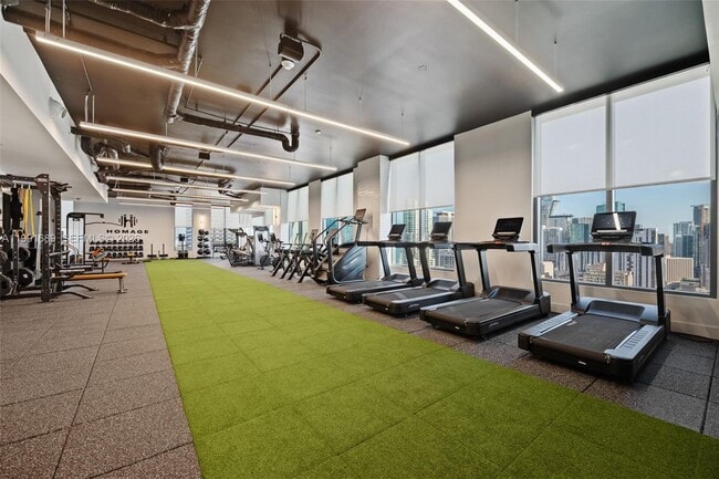 Building Photo - 121 NE 5th St