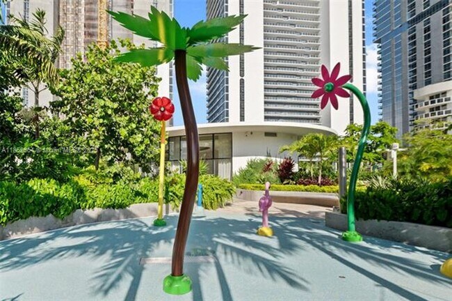 Building Photo - 700 NE 24th St