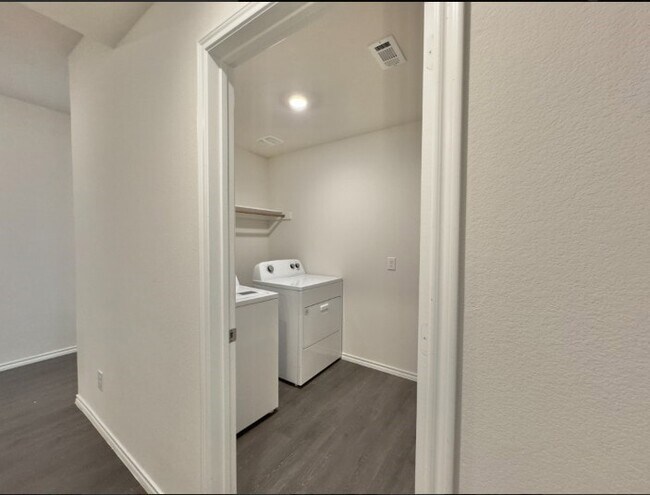 Building Photo - 11333 Pecan Crk Dr