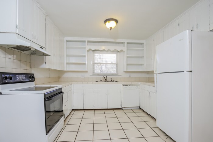 Building Photo - 5140 Sunrise Terrace