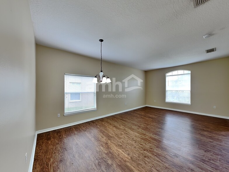 Building Photo - 3112 Dasha Palm Dr