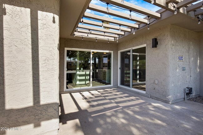 Building Photo - 2514 N 60th Pl