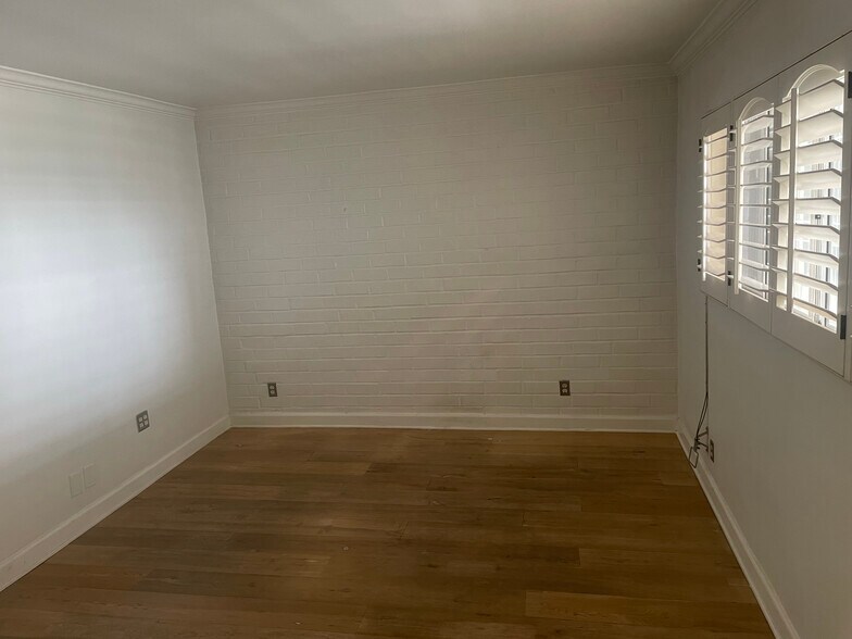 Building Photo - 7560 Hollywood Blvd