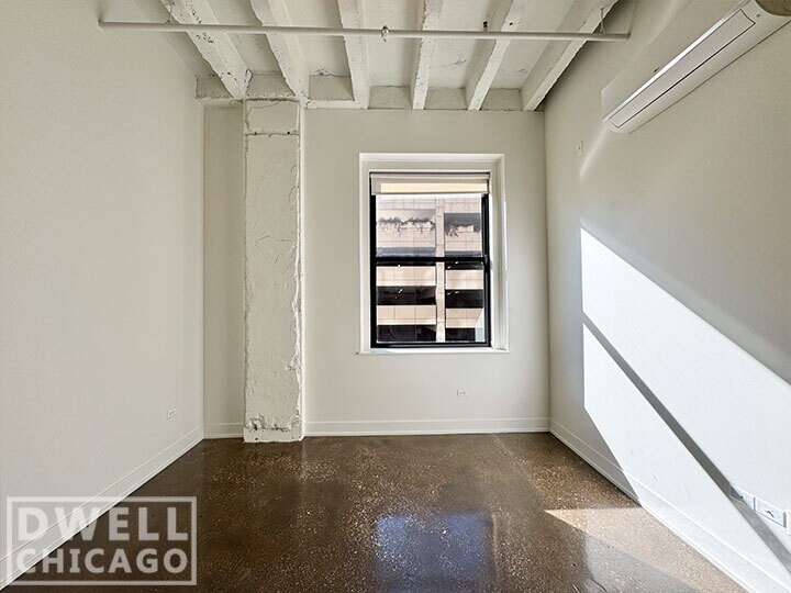 Building Photo - 20 E Adams St