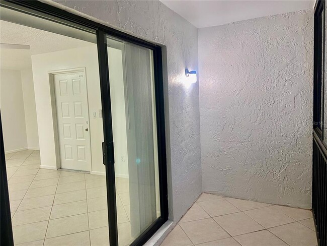 Building Photo - 954 Courtyard Ln