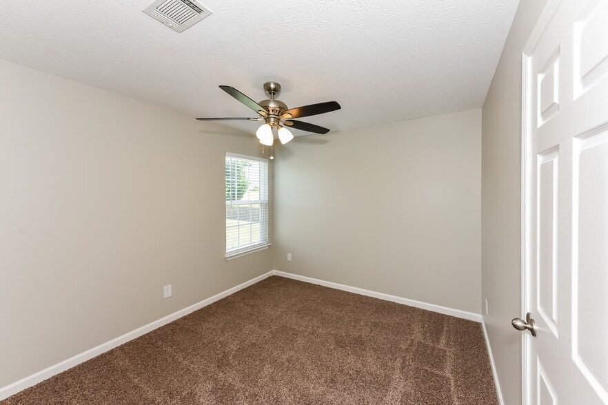 Building Photo - 1910 Lawndale Dr