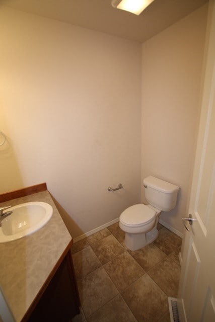 Building Photo - 3 Bedroom Condo close to JBER w/ Fenced Backyard!
