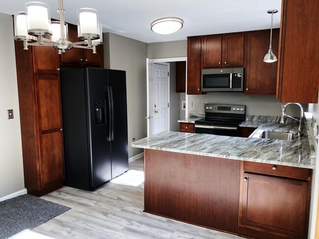 Building Photo - 71 Farington Cir