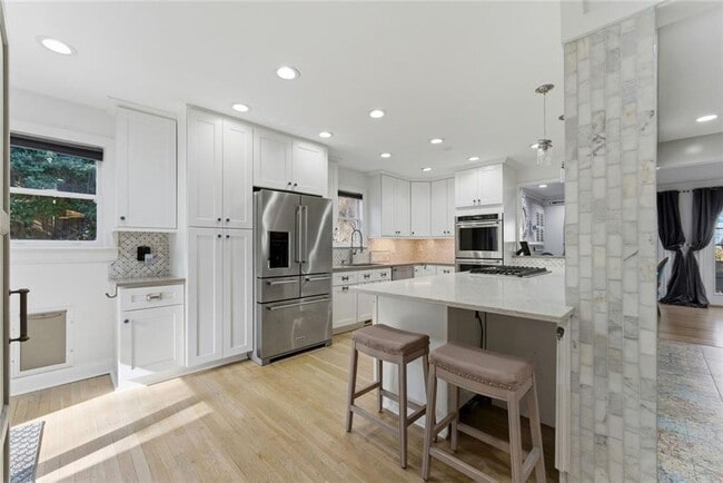 Building Photo - 302 Hascall Rd NW